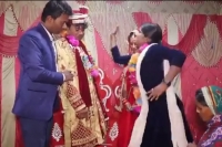 Viral video bihar groom gets slapped as he misses bride and puts varmala on sister in law