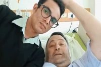 Rishi kapoor blesses fan in hospital video goes viral after actor s death