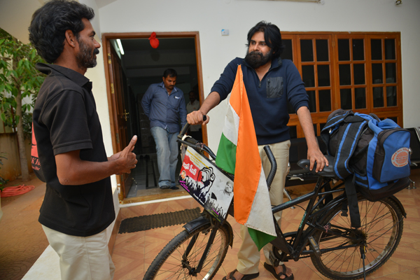 Pawan Kalyan meets his west bengal fan-03