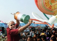 Gujarat CM Narendra Modi inaugurates 26th International kite festival