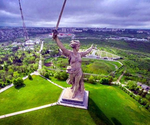 ద మదర్ ల్యాండ్ కాల్స్ (The Motherland Calls) | worlds best statues | worlds best things | Photo of 0