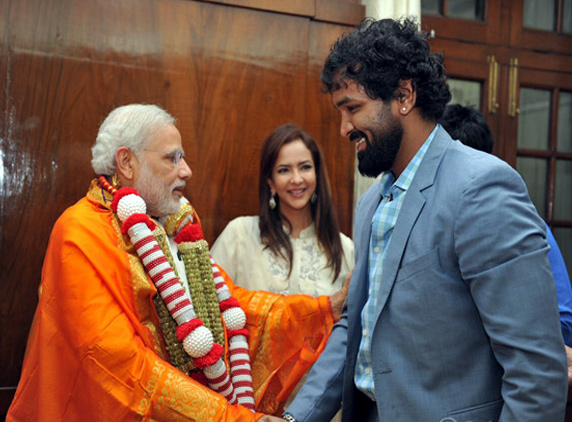 MohanBabu-Family-Meet-Modi-4