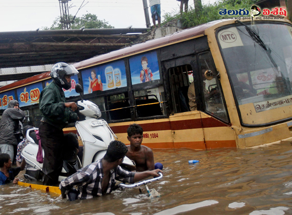 Heavy-Rain-in-Chennai11
