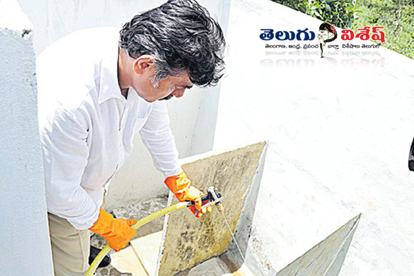 MP konda vishveshwar reddy cleaning toilets