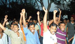 Students clash in Osmania University over 'beef fest