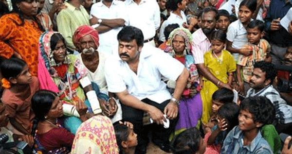 chiranjeevi visit on dasari suresh family 