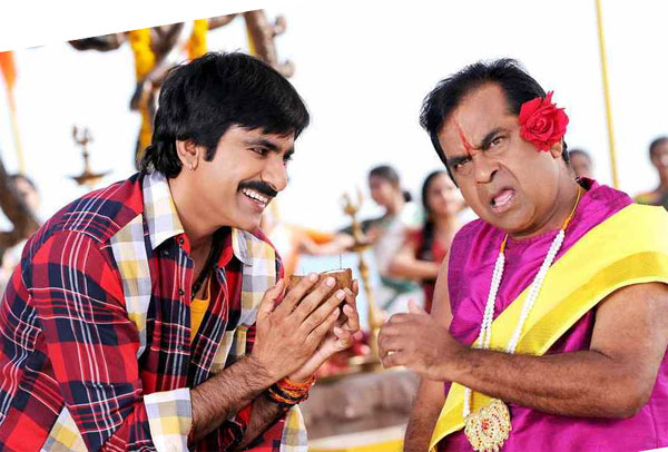 Brahmanandam as Vidya Balan in Daruvu
