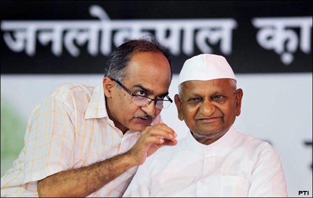 Twitter, Facebook get active on Team Anna's political ambitions
