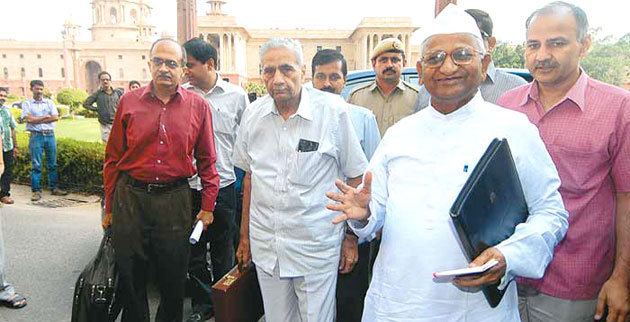 Hazare disbands Team Anna, says no talks with govt on Lokpal 