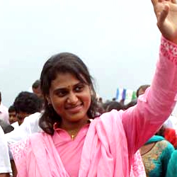 sharmila breaks her pada-yatra