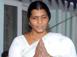 NTR TDP president Laxmi Parvathi wept for vacant her residence