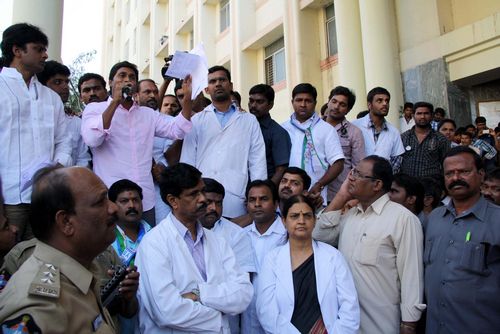 YS Jagan supports Junior doctors strike at Gandhi hospital 