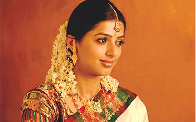 Actress Bhumika Chawla and hubby Bharat Thakur's three years marriage might end with a divorce. If reports are to be believed, 