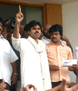 Pawan ashamed of Chiranjeevi! ... run behind the Congress leaders, pull their 'Pancha' and beat them (Panchalu Ooda Deesi Tharimi Kottandi). ... Tags: pawan kalyan, chiranjeevi, panchalu ooda deesi tharimi kottandi ... 8. Panchalu Udatayani anna Pavan gadu ippudu A panchala valla Moddalu