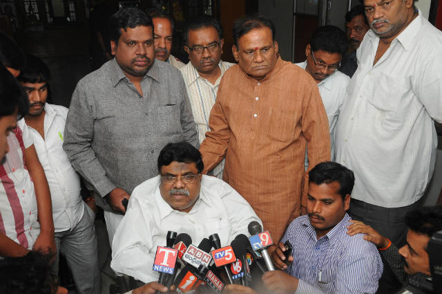 mp manda jagannadham fire on cm kiran kumar reddy
