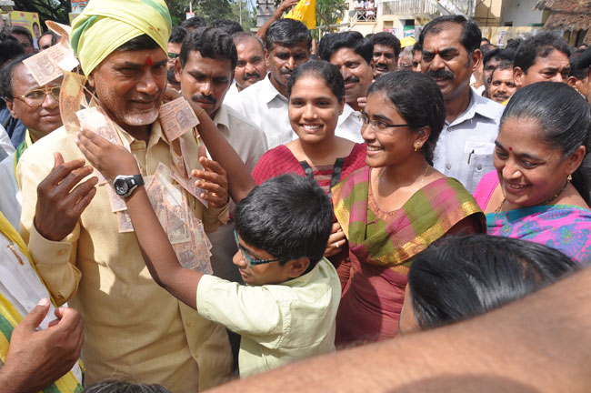 collector orders chandrababu to leave guntur
