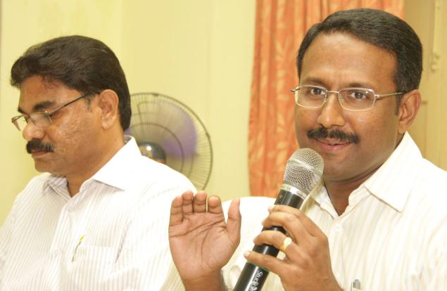 collector orders chandrababu to leave guntur