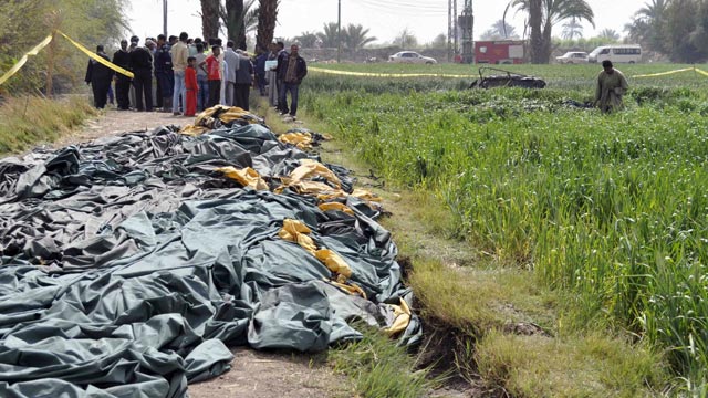 hot air balloon crash near luxor in egypt kills 19 tourists