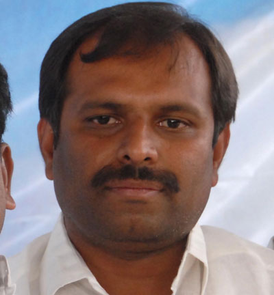 ysrcp mla srikanth reddy fires on congress party