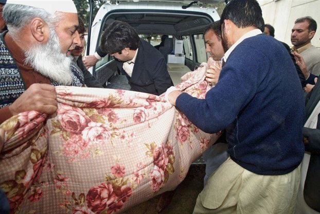 Pakistan PM corruption official found dead