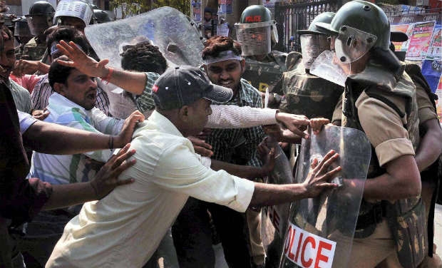 Congress leaders face ire of pro-Telangana protesters