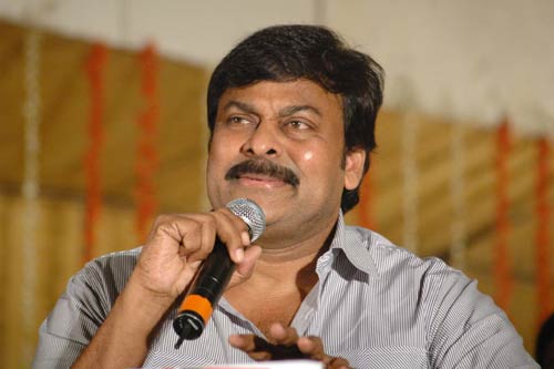 Chiranjeevi discusses about 150th movie 