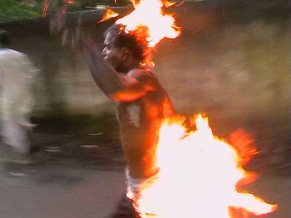 Dalit leader sets himself ablaze in UP