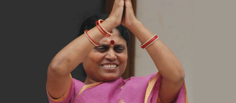 TRS warns Vijayamma on 'chenetha deeksha'
