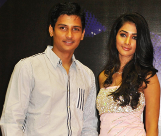 Superman Type Role For Jeeva in Mugamoodi