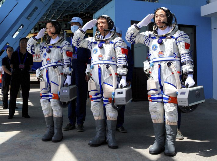 Chinese astronauts successfully complete first manual space docking