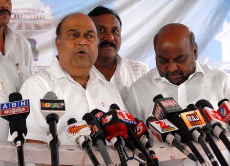 Nagam Janardhan Reddy fires on seemaandhra leaders