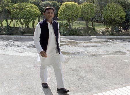 Akhilesh Yadav cuts CMs fleet from 40 to 8