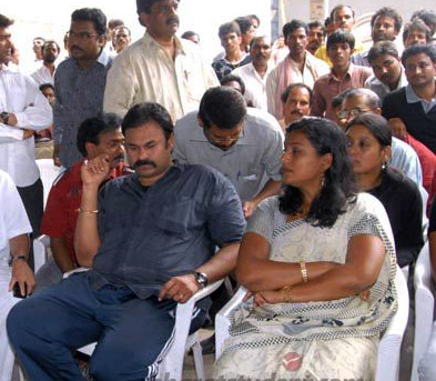 minister chiranjeevi fire on nagababu and roja 