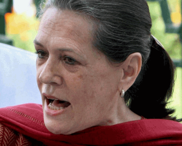  End factionalism, wary Sonia tells Congressmen