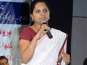 kcr daughter kavitha fire on ys sharmila