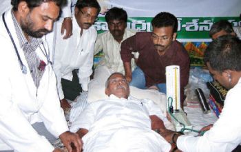 YS Vivekananda Reddy injured in his car accident in kadapa