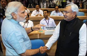 Gujarat polls to be new arena for Nitish-Modi faceoff