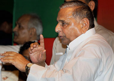  Mulayam Singh Yadav admits PM ambitions