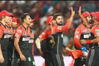 Rcb sneaks in 1 run win after vijay s fall