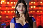 Shruti hassan cleavage show in vijay awards 2014