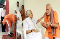 Modi takes blessings from his mother on 64th birthday