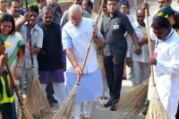 Pm narendra modi launches swachh bharat