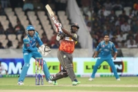 Sunrisers beat pune warriors for dream debut png