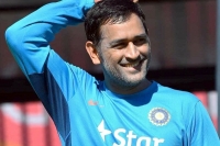 Indore saree company prepare gifts for mahendra singh dhoni for worldcup