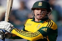 South africa wobbling to chase target against pakistan