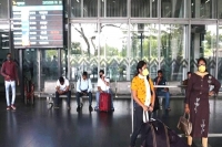 Govt warns of fines police action against flyers violating covid norms at airports
