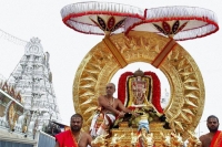 Clashes between the main priests in tirumala
