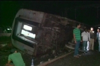 Two killed and 8 injured in train derailment in karnataka