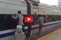 Chinese passenger gets his finger stuck in train doors