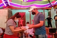 Mirabai chanu felicitates truck drivers who helped her travel during her training days